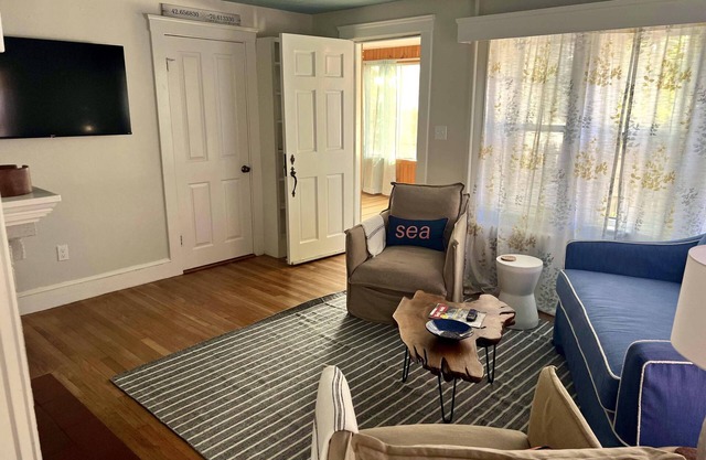 Charming Coastal Cottage, Steps to Ocean & Rockport Village!