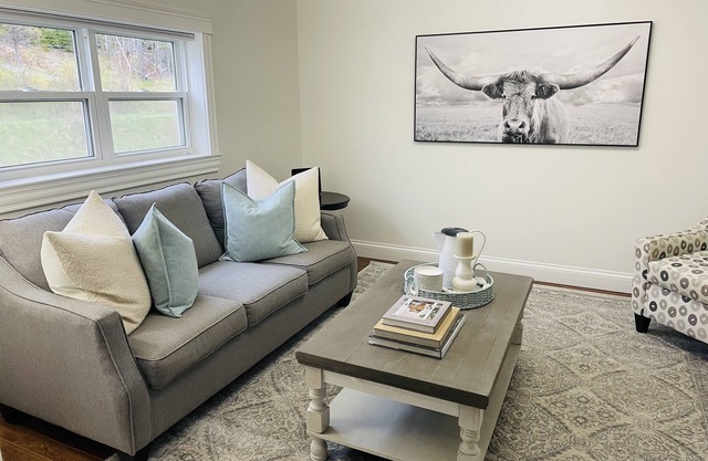 Charming Coastal Farmhouse Close to World Class Golfing, Beaches & Trails