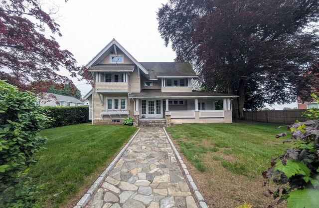 Charming Colonial for Events and Getaways! – Perfect for Family Retreat!