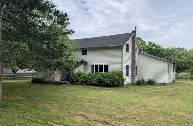 Charming Columbia County Farm House
