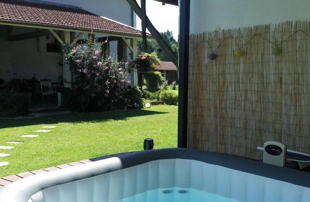 Charming, comfortable studio with jacuzzi