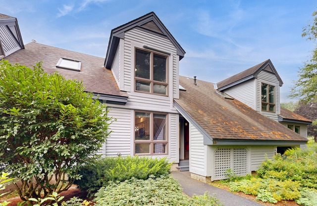 Charming condo in a resort community with pool access, tennis, a sauna & golf