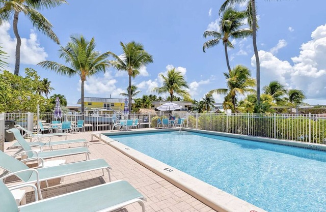 Charming Condo in Paradise!