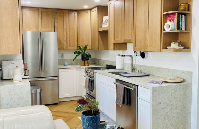 Charming condo in posh neighborhood, a prime extended stay in fabulous San Diego