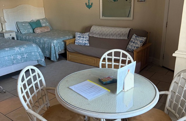 Charming condo in the heart of Ocean City with WiFi, AC and Pool.