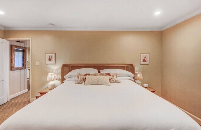 Charming Condo: King Bed, Pool Access, 2 Patios