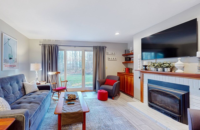 Charming condo near skiing and trails with gas fireplace and deck