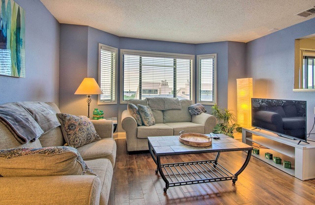 Charming Condo w/ Pool Access in Osage Beach!