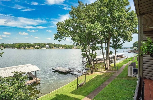 Charming condo with beautiful lake views