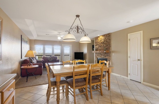 Charming Connecting Condo and Suite at StoneBridge Village Resort