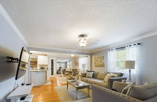 Charming Contemporary MidCentury Modern 3Bd 2bth, Charming and Contemporary MidCentury Modern 3Bd 2b