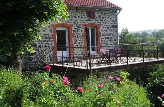 Charmantes Ferienhaus mit Terrasse und WLAN in Le Puy-en-Velay