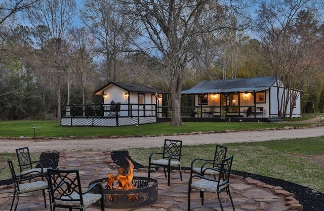 Charming Cottage 7+ Acres & Pond