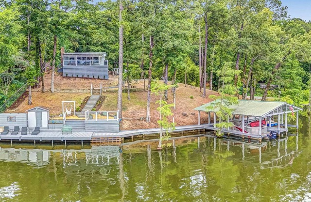 Charming Cottage at Weoka on Lake Jordan perfect for fishing and playing