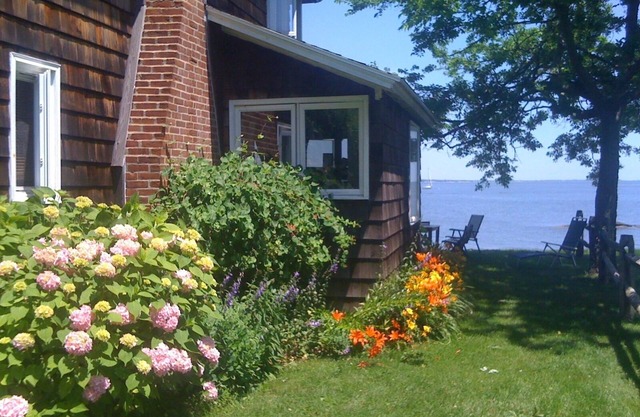 Charming Waterfront Vacation Cottage