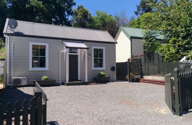 Charming cottage central to all beautiful Napier has to offer. Pet Friendly 😀