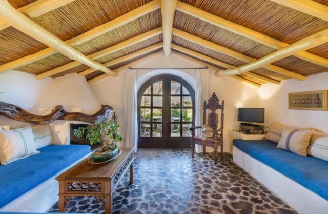 Charming cottage in San Pantaleo. House "The Wisteria"