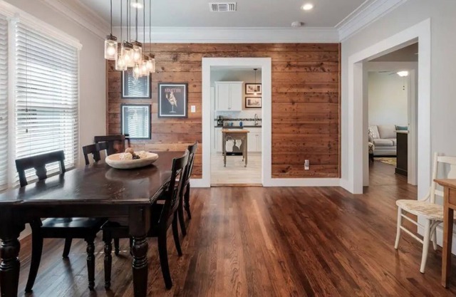 Charming Cottage near Downtown