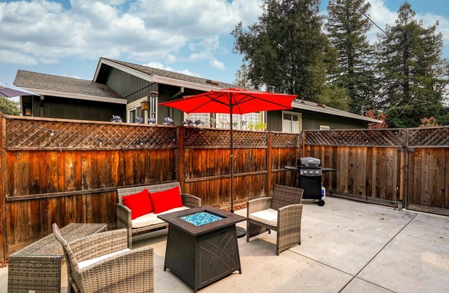 Charming cottage near downtown Santa Rosa Maple 2