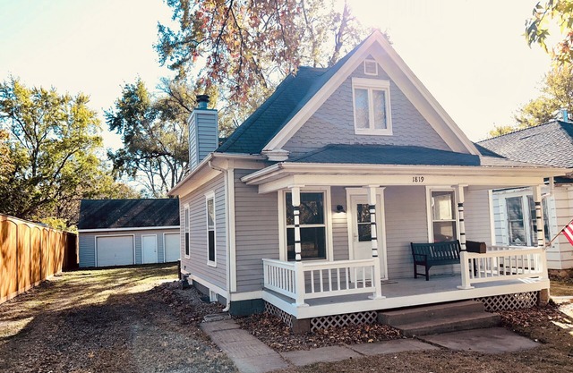 Charming cottage near hospitals