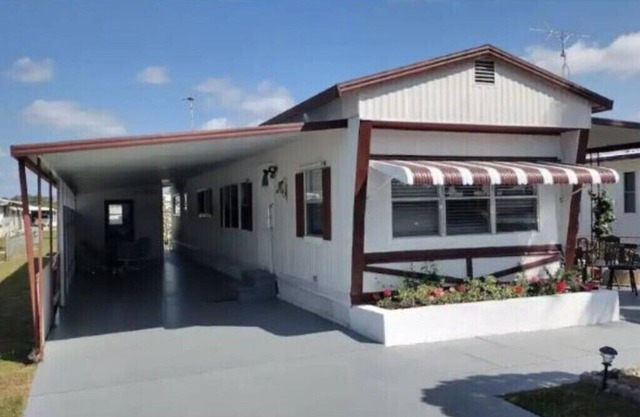 Charming Cottage, Near Shops, Lakes, Theater, Golf, Race Track, Boat Parking!