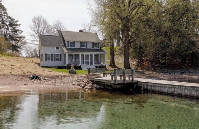 Charming Cottage On Banks Of St. Lawrence River