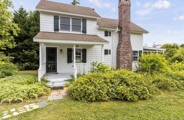 Charming Cottage on Bolingbroke Creek