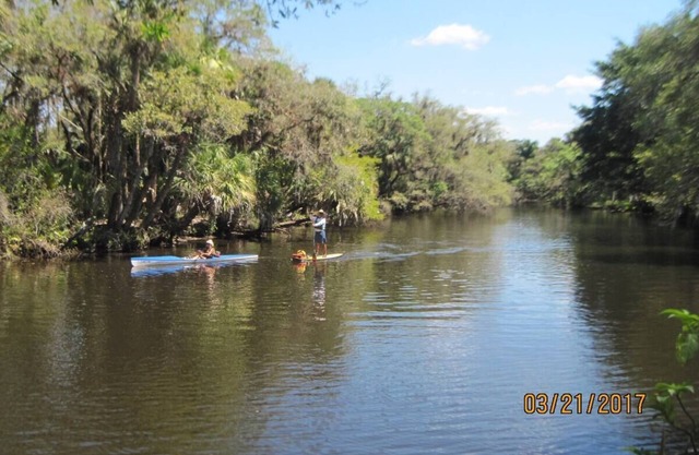 Charming cottage on the ORANGE RIVER in Fort Myers Fl. Pool ,Kayaks, AC, WiFi