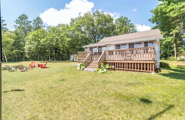 CHARMING COTTAGE ON ROCHE-A-CRI LAKE WITH PRIVATE PIER AND BEACH - PET FRIENDLY