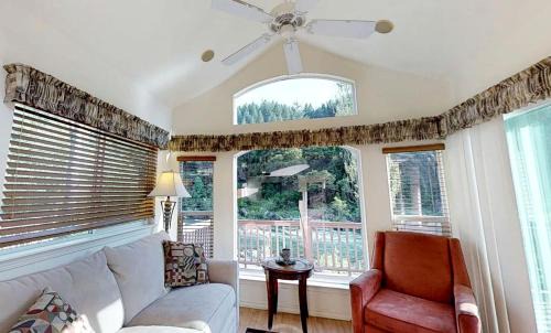 Charming Cottage Rental with Fabulous Views of the Trinity River in Northern California