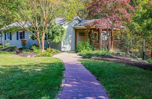 Charming cottage retreat by Shenandoah National Park and Madison Run Trailhead