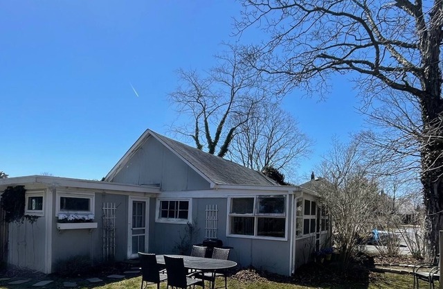 Charming Cottage South of the Highway in Quogue. Perfect Beach Getaway!