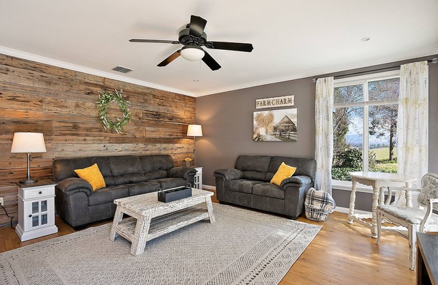 🌻 Charming Cottage On Peaceful 5 Acres in the Mountains