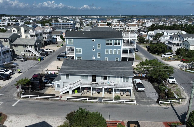 Charming cottage in Fenwick Island - One house off the Ocean Front.