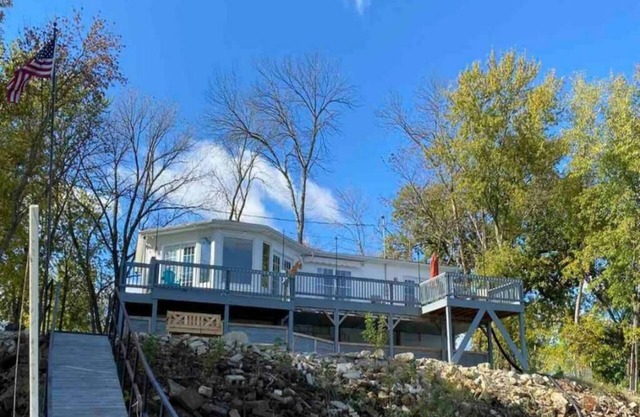 Charming Cottage on Osage River in Jefferson City
