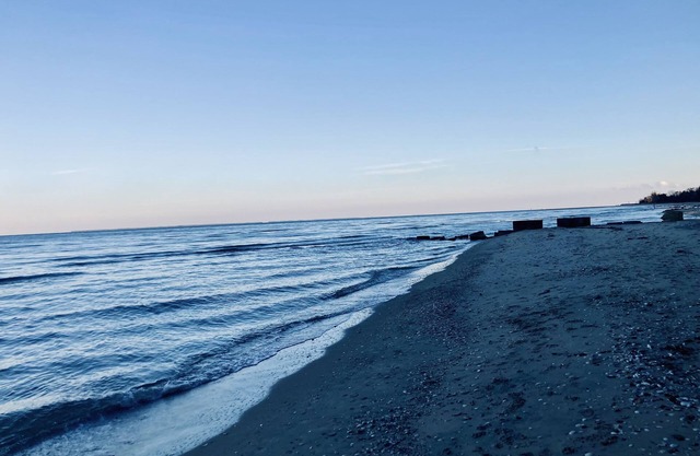 Charming Cottage by the Chesapeake Bay - 1 block walk from private Calvert beach