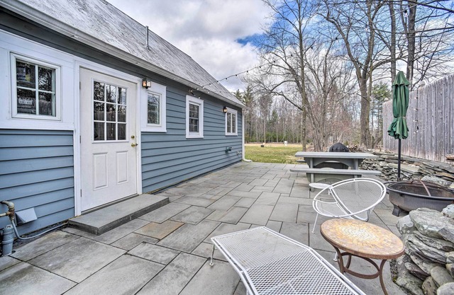 Charming Cottage w/ Yard - 2 Mi to Tinker St!