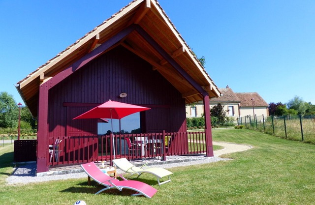Familienfreundliches Ferienhaus in ländlicher Idylle mit Terrasse, Spielplatz und Klimaanlage
