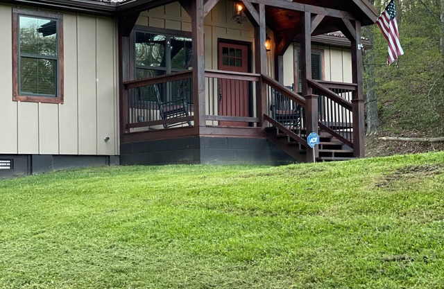 Charmantes Ferienhaus mit Teich im Herzen der New River Gorge