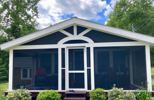 Charming Cottage with close view of Otis Reservoir