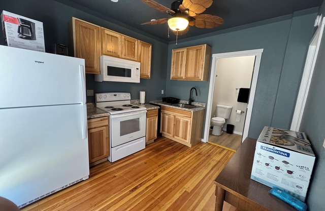 Charming cottage with AC in beautiful downtown Pendleton