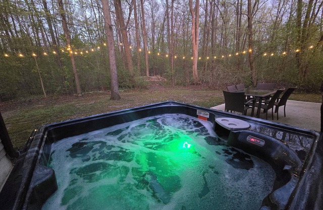 Charming Country Cabin in Rushville-Hot Tub-Sunset Views-close to CMAC