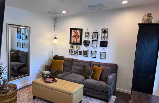 Charming country cottage has private patio, hot tub & many other amenities.