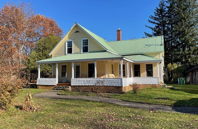 Charming Country House in Ayer's Cliff