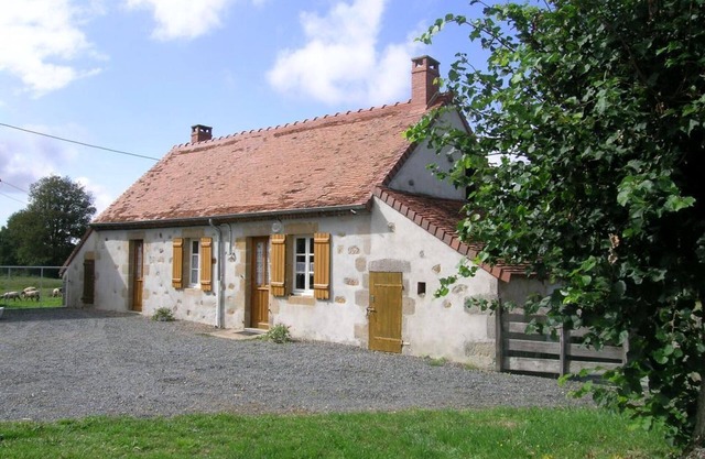Charmante fermette près de la forêt, sud, 2 chambres, barbecue, draps inclus!