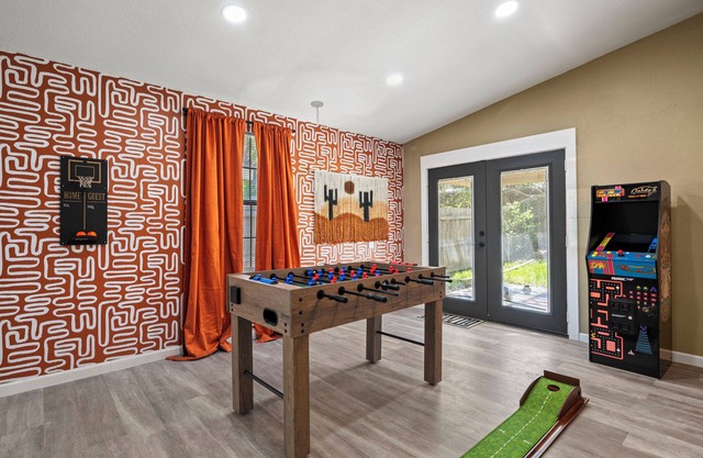 Charming Cowboy-themed Home - Arcade Games - 3mi to Seaworld - 6mi to AFB -