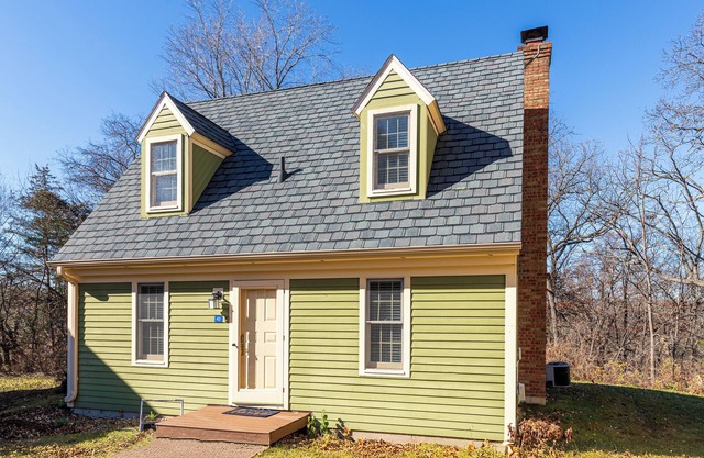 Charming & Cozy 2BR Cottage | Fireplace | Dog-Friendly | Amenity Access