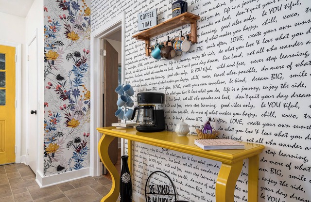 Charming + Cozy 3-bedroom Carriage House with WiFi, AC in wonderful Victor NY