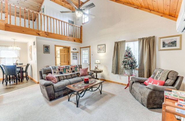 Charming + Cozy Cabin Near Lake Champlain!