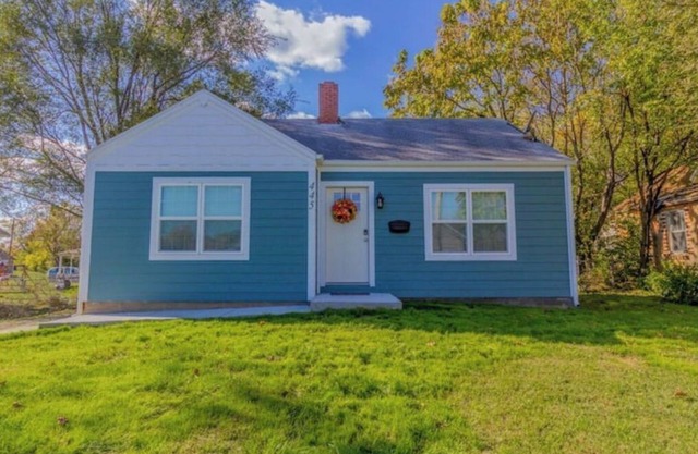 Charming craftsman home centrally located to multiple state parks.
